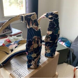 Floral themed pumps